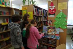 Święta Bożego Narodzenia 2017 - Biblioteka szkolna zaprasza  wszystkich swoich czytelników do wypożyczenia książki  na okres świąteczny.